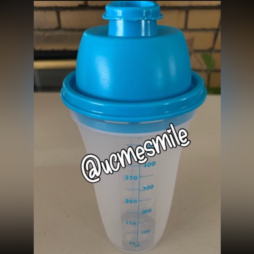 Tupperware Quick Shake - Blender / Mixer / Shaker Cup